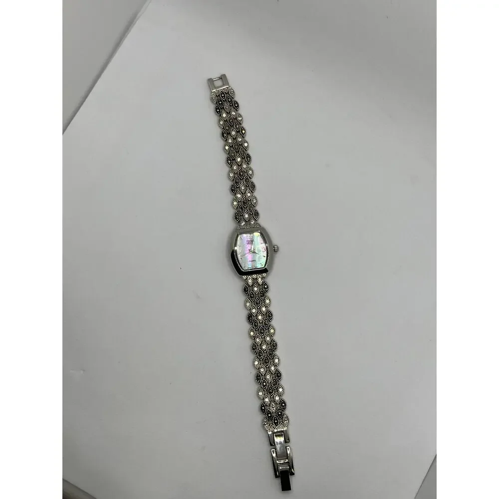 Gruen II Women's Silver Tone Watch Black Gray Analog *new‎ battery*